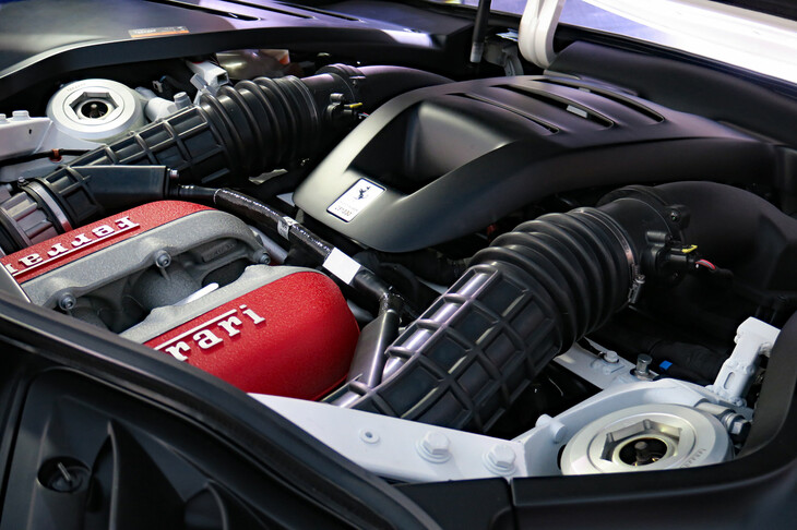 フェラーリ・プロサングエ（6.5リッターV12エンジン）