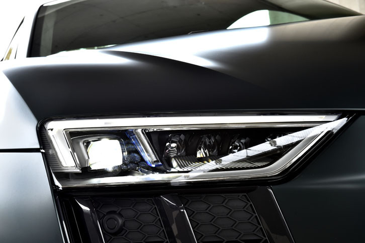 ヘッドライトはレーザーハイビーム付きLED。