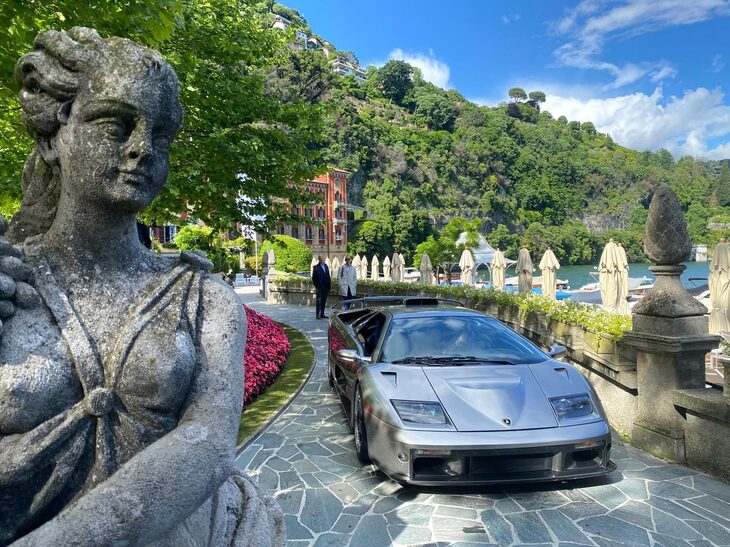 今回は、外国車がなぜファンを引きつけるかについて考える。写真は1999年「ランボルギーニ・ディアブロGT」。2024年5月、イタリア・コモで開催された「コンコルソ・デレガンツァ・ヴィラ・デステ」で。