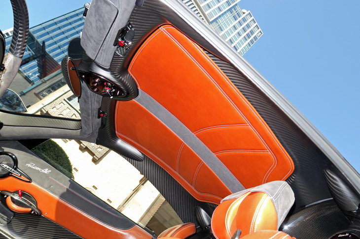 パガーニ・ウアイラ ロードスターBC（カーボン製リトラクタブルルーフ）