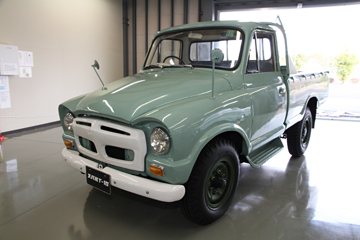 「スバルT-10」。「P-1」と同時代に3台だけ試作されたという、2トン積みの小型ボンネットトラックである。
