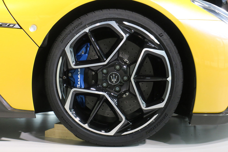 マセラティMC20（タイヤ＆ホイール＜フロント＞）