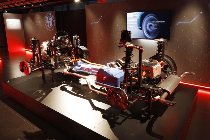 「トナーレ」のベアシャシー。同車には、アルファ・ロメオ初のプラグインハイブリッドモデルがラインナップされる。