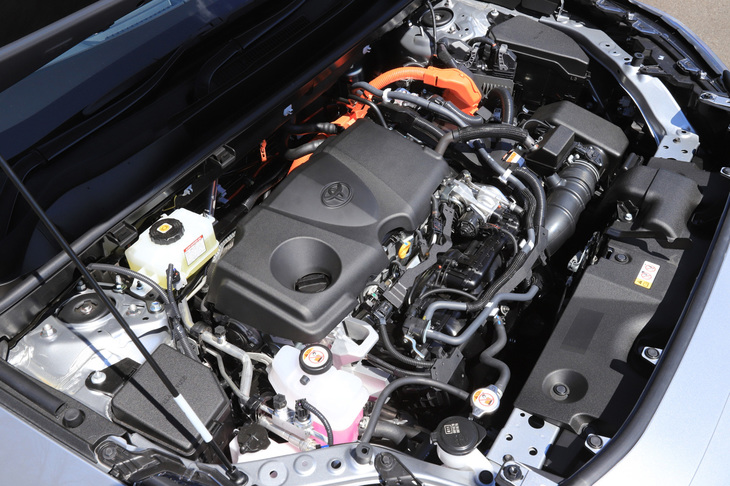 
	ハイブリッドモデルは2.5リッター直4 DOHC 16バルブエンジンに、前輪駆動車はフロント用のモーター1基を、四輪駆動車はフロント用とリア用計2基のモーターを搭載する。
	