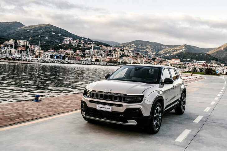 EVとHVの設定がアナウンスされている、ジープの新型コンパクトSUV「アベンジャー」。実は米本国では販売されない、（アメリカから見たら）海外限定のジープである。