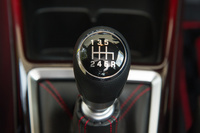 6段MTのギア比は従来モデルと同じ。高トルクなエンジンの持ち味をより引き出すため、2～5速がクロスレシオとなっている。