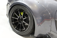 10スポークの「グラムライツ57NR」は軽さと強さが自慢。ドリフト走行も安心して楽しめる仕様となっている。