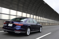 今回は高速道路を中心に310kmほどの道のりを試乗。燃費は満タン法、ドライブコンピューターともに7.7km/リッターを記録した。