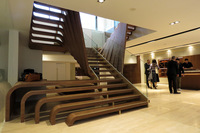 デザインセンター「The House of Aston Martin Aoyama」の内観。