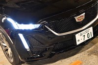 フロントまわりは切れ長のランプとメッシュグリルが特徴。今回試乗した「スポーツ」グレードのグリルやウィンドウモールはブラックで統一されている。