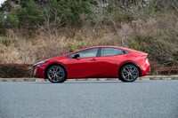 横からの眺めは見事なまでのウエッジシェイプ。ボンネットとAピラーが一直線につながるところなどはスーパースポーツカーのようだ。