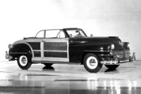 「クライスラー・タウン＆カントリー」
	タウン＆カントリーはクライスラーのステーションワゴンとして戦前に生産が始まった。戦後になってセダンやコンバーチブルもラインナップされるようになる。現在は同じ名前でミニバンが販売されている。