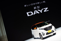 永福：「『日産デイズ ハイウェイスター』は美人顔で勝負してるんですよ！」
	明照寺：「でも軽自動車らしい個性がないんですよね」