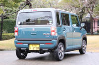 スクエアなボディーが際立つ、「ハスラー」のリアビュー。