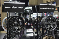 「M16アサルト」（写真左）はトータルコーディネートを重視するユーザー向け。一方「M6カービン」（右）は足元を目立たせたいユーザー向けという位置づけだ。