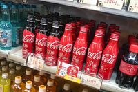 甲南PAで発見した京都印のコカ・コーラ。手裏剣と、それっぽい人影の書かれた値札のデザインにも注目。忍者と舞妓はんの夢のコラボレーション。