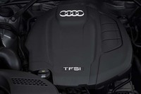 「2.0 TFSIクワトロ」が搭載する2リッターターボエンジン。最高出力252ps、最大トルク37.7kgmを誇る。