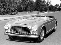 ピニン・ファリーナがデザインを手がけた最初のフェラーリとなった「212インテル カブリオレ」。