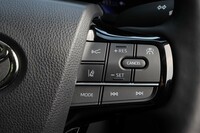 アダプティブクルーズコントロール使用中に「アドバンストドライブ」が使用可能な状況になると、メーターパネルやヘッドアップディスプレイに青い表示で示されるようになっている。