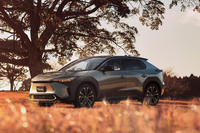 「アリアB6」と同じ2022年5月12日に発売された「トヨタbZ4X」。発売といっても個人向けがサブスクリプションサービス、法人向けはカーリースなので所有はできない。