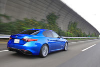 2015年6月の世界初公開から2年、2017年9月にようやく日本に導入された「アルファ・ロメオ・ジュリア」。アルファとしては久々となる、FRプラットフォームの量販モデルである。