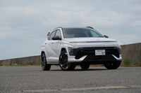 日本では2024年8月23日に発売された「ヒョンデ・コナNライン」。BMWでいえばMに対するMスポーツにあたる、ライトなスポーティーグレードだ。