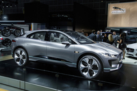 ジャガー製EVの、そう遠くない将来を表したコンセプトモデル「Iペース コンセプト」。搭載される2モーターなどについて、エンジニアに話を聞いた。（photo：ジャガー・ランドローバー）