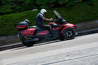 「スパイダーRT」のグレード構成は、ベースグレードと今回試乗した「リミテッド」の2種類。車体色には試乗車の「ディープマルサラメタリック」を含む全3色が用意される。