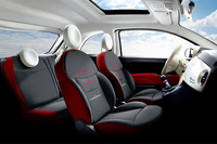 
	「500 Super Pop Auguri!」のインテリア。
	