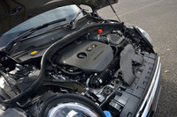 「MINIクーパーSクラブマン」の2リッター直4ターボエンジン。エントリーモデルの「MINIクーパー クラブマン」には、1.5リッターの直3ターボエンジンが搭載される。