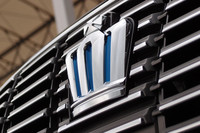 「トヨタ・クラウン」の象徴たる、王冠型エンブレム。