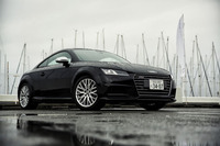 こちらは高性能モデルの「TTSクーペ」。標準的なモデルより56ps強力な、最高出力286psを発生する。