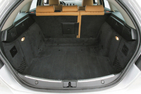 ラゲッジルームの容量は、445リッターから1235リッターまで。先代の360/1180リッターよりも広くなった。