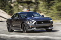 新型「マスタング」については、2015年は5リッターV8モデルやコンバーチブルの導入などが予定されている。
    