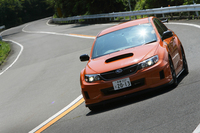 「tS TYPE RA」の最大の特徴は、サスペンションやブレーキ、ボディーに施された独自のチューニングにある。