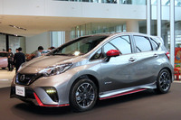 会場には、2016年冬に発売される予定の「NISMO」も展示されていた。