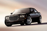 431psを発する6.1リッターV8「HEMI」搭載「クライスラー 300C SRT8」の画像