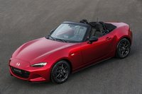 ボディーのスリーサイズは全長3915×全幅1730×全高1235mm（日本仕様の開発目標値）。