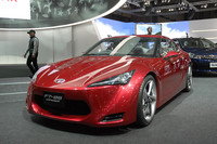 「トヨタFT-86コンセプト」
	古典的自動車の魅力を巧みに、というより古くさいぐらい旧弊に実現したクルマで、それゆえに結構心が引かれた。富士重工との共同で、フラットユニットを使っているのも面白い。