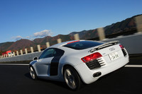 【テスト車のオプション装備】
カーボンデコラティブパネル＝32.0万円／アウディマグネティックライド＝27.0万円／カーボンシグマサイドブレード＝29.0万円／カーボンエンジンカバー＝46.0万円／バケットシート＝77.0万円