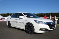 現行型「アコード」をベースとした自動運転の試作車。ホンダは2020年までに、高速道路における自動運転を実用化すると発表している。