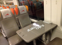 特急「イタロ号」の、エコノミークラスのシート。「スマート」と名付けられている。