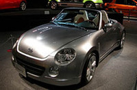 「コペン」だらけのダイハツ・ブース。写真は、東京モーターショーにも参考出品された「コペンZZ」。109psの1.5リッターユニットを積んだ仕様だ。