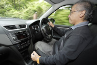 先代と比べボディは若干サイズアップしたものの、FF車では全車が車重1000kgを切るなど、軽量化が図られた。それが、スポーティな運転フィールにも結びついている。
