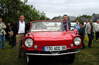 
	珍しい水陸両用車。右はオーナー、左はジャン・ラニョッティ。
	 