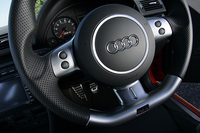 写真をクリックするとステアリングのアップが見られます。
	 