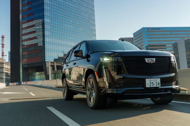 キャデラック純正DVD付モニター GM 純正XT4 XT5 XT6