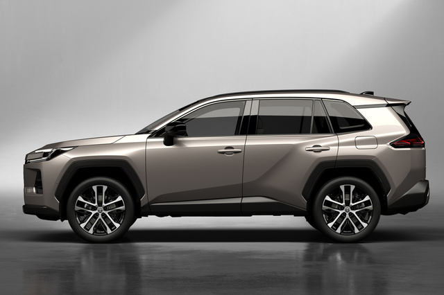 新型「トヨタRAV4」をカーデザインの識者はどう見たか？ トヨタが誇る
