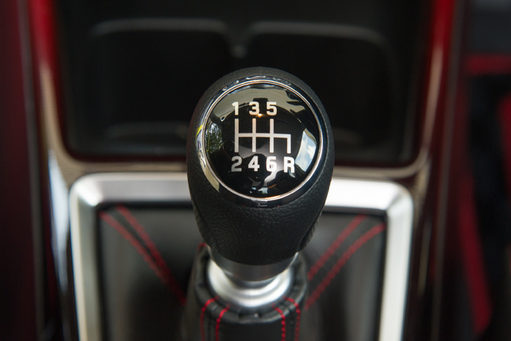 6段MTのギア比は従来モデルと同じ。高トルクなエンジンの持ち味をより引き出すため、2～5速がクロスレシオとなっている。