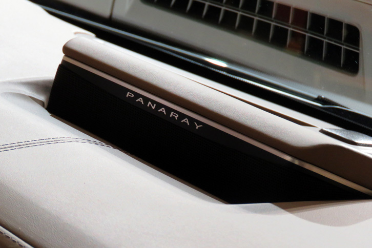 「CT6」には34個のスピーカーを備えたボーズの「Panaray（パナレイ）」オーディオシステムが標準装備される。